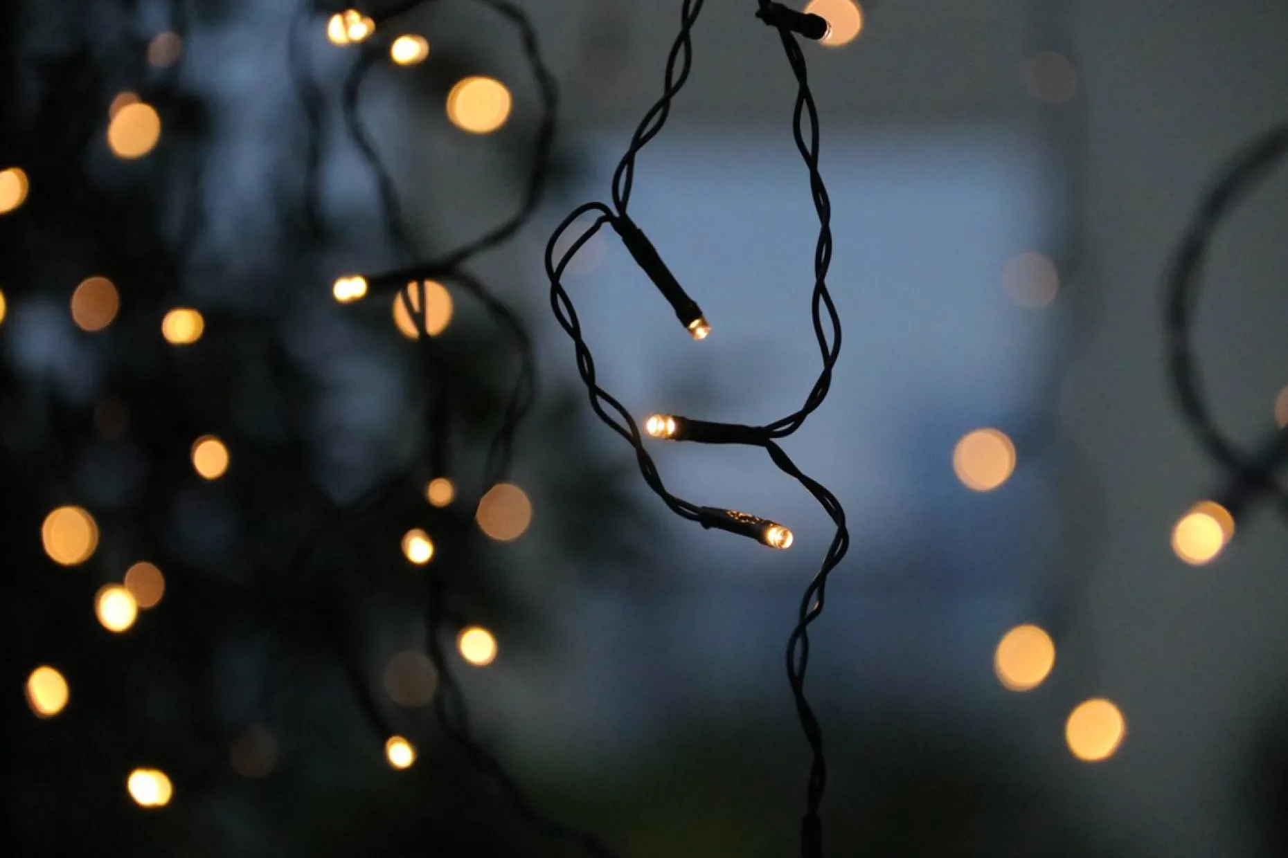 Dailyiled Lichtgordijnen^Ijspegelverlichting - Warm Wit Lichtgordijn - 400 Led - 8 Meter - Binnen En Buiten - Koppelbaar
