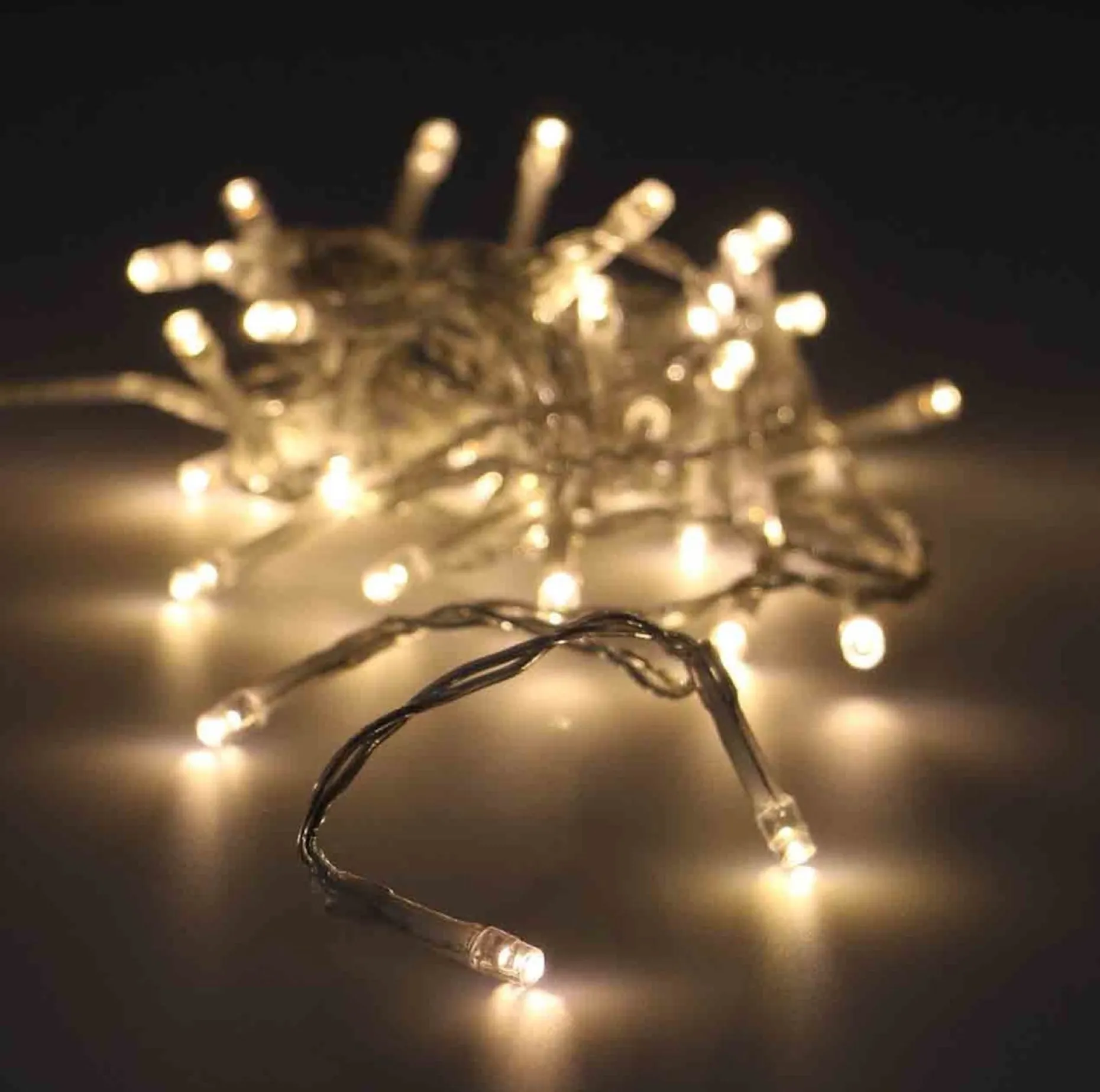 Merkloos Kerstboomverlichting^Kerstverlichting Transparant Snoer Met 80 Warm Witte Lampjes - 6 Meter - Kerstlampjes/Kerstlichtjes - Binnen/Buiten