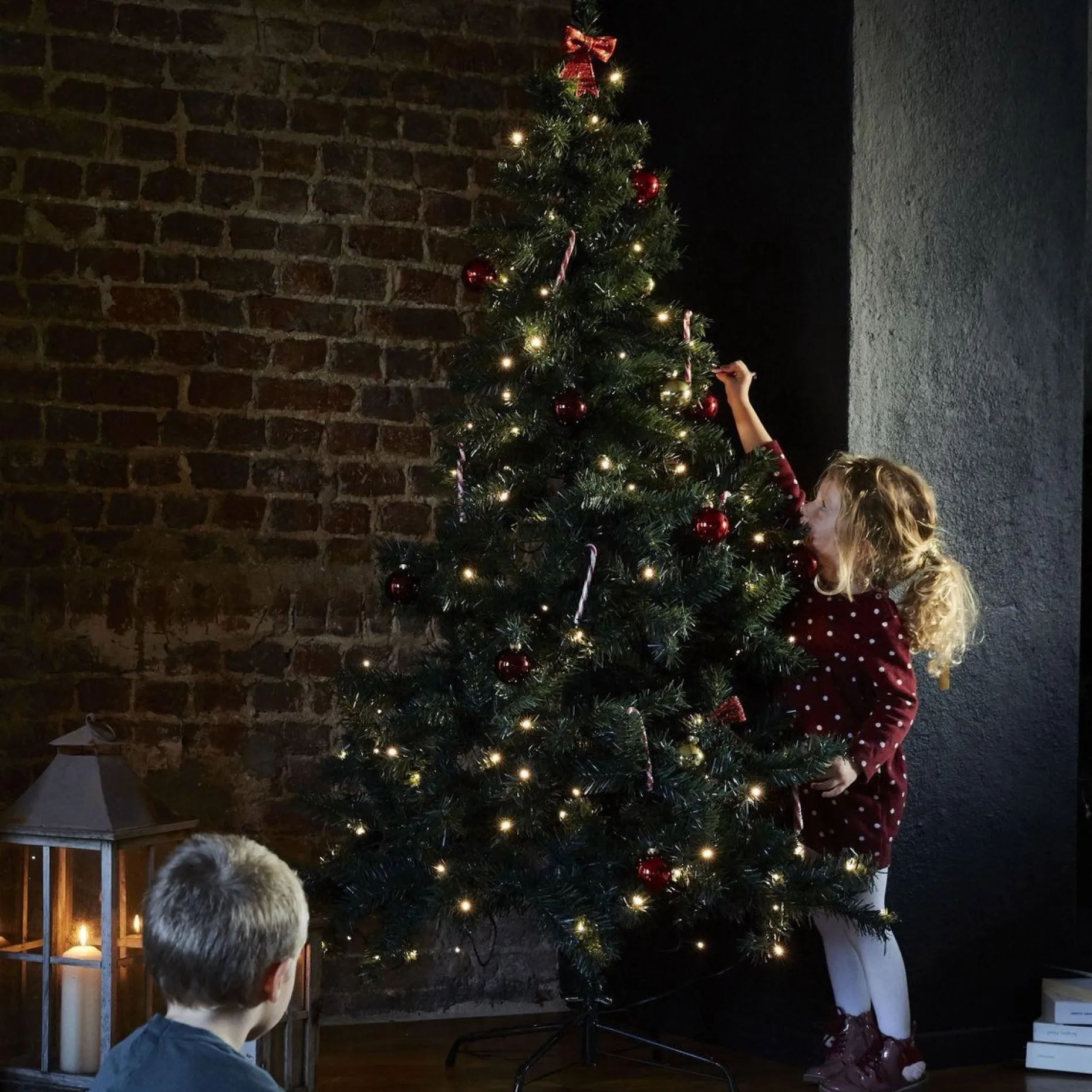 Aliceu0027s Garden Kunstkerstbomen^Kunstkerstboom - 180 Cm - Verlichting En Voet Inbegrepen