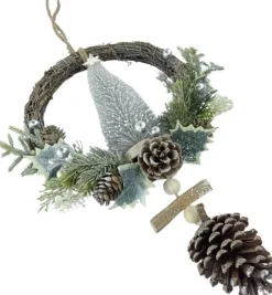 WDMT Rotan Kerstkrans - White Berry | O 39 Cm | Decoratieve Kerstkans Gemaakt Uit Rotan En Dennenappels Met Kerstboom | Wit Sale